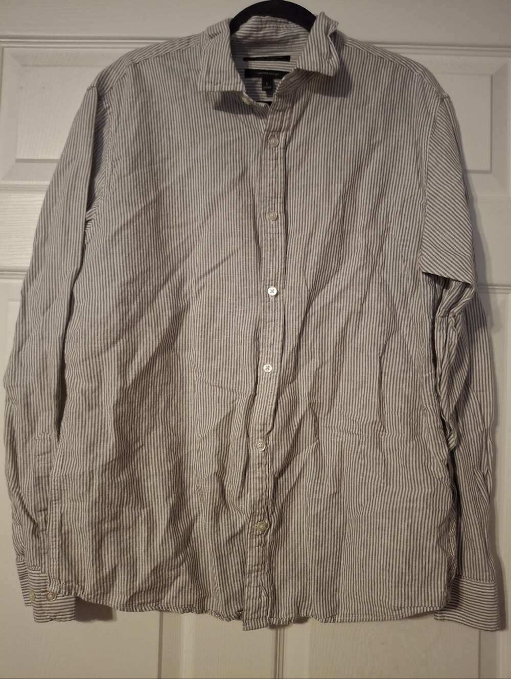 Banana Republic Men's Light Gray & White Striped Button-Up Shirt